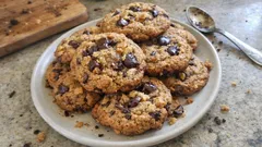 Domowe cookies z czekoladą i espresso – miękkie w środku, chrupiące na brzegach