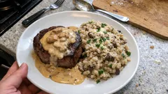 Polędwica wołowa z sosem foie gras i risotto z borowikami – kolacja jak w restauracji