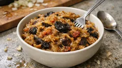 Wigilijny bigos bez mięsa: aromat grzybów, śliwek i suszonych pomidorów