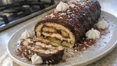 Rolada tiramisu bez pieczenia – świąteczny deser z kawą, mascarpone i ganache