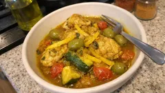 Marokański kurczak z oliwkami z wolnowaru – aromatyczny sos i minimum pracy