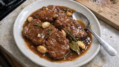 Karkówka duszona w jednym garnku – miękka, soczysta i z aromatycznym sosem