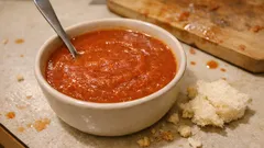 Pomidorowa jak krem bez śmietany: zagęścisz ją kromką czerstwego chleba
