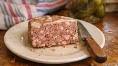 Pâté de campagne w terinie: rustykalny francuski pasztet pieczony w kąpieli wodnej