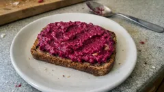 Wegańska pasta z kiszonych buraków i słonecznika – kremowa i wyrazista