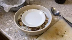 Jak namoczyć suszone grzyby w mleku, żeby były miękkie i bez goryczki