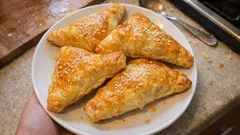 Ciasto francuskie bez pękania: proste zasady, dzięki którym zawsze ładnie rośnie