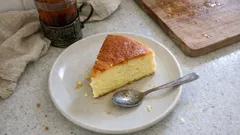 Sernik japoński jak chmurka – puszysty i lekki, z pieczeniem w kąpieli wodnej