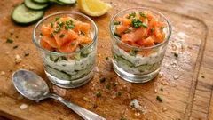 Verrine z wędzonym łososiem i ogórkiem – szybka, elegancka przystawka w szkle