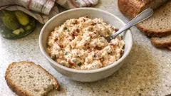 Pasta z twarogu i suszonych pomidorów – kremowe smarowidło w 5 minut