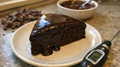 Błyszcząca polewa czekoladowa, która nie pęka — proste temperowanie krok po kroku