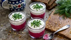 Werriny z musem z buraka i kozim serem – efektowna przystawka do zrobienia wcześniej