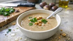 Aksamitne velouté z kasztanów jadalnych – kremowa zupa z kilku składników