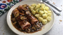 Szynka na parze w sosie madeira z pieczarkami – szybki obiad z Thermomixa