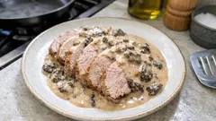 Pieczeń z cielęciny w sosie smardzowym – kremowy, elegancki obiad krok po kroku