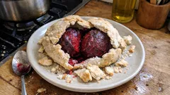 Buraki do kwadratu: pieczone w skorupce z mąki i soli (miękkie i rubinowe)