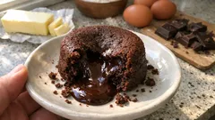 Fondant czekoladowy z płynnym środkiem – prosty przepis na efekt „wow”