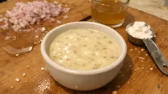 Sos z szalotki na białym winie – aksamitny dodatek gotowy w 15 minut