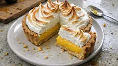 Tarta z marakują i bezą: kruche ciasto, intensywny krem i lśniąca piana