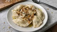 Wigilijne pierogi z kapustą kiszoną i suszonymi grzybami – farsz bez płukania kapusty