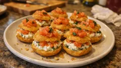 Mini ptysie z wędzonym łososiem i serkiem – elegancka przekąska na jeden kęs