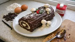 Bûche de Noël: świąteczna rolada biszkoptowa z chantilly i czekoladową ganache krok po kroku