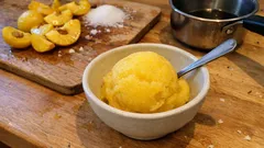 Sorbet z żółtych śliwek z 3 składników – gładki i mocno owocowy