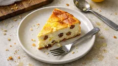 Lekka tarta serowa bez spodu – kremowa jak sernik, gotowa w 30 minut