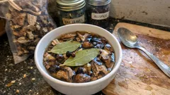 Jak namoczyć suszone grzyby, żeby były miękkie i pachnące – prosty sposób na noc