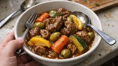 Tadżin z jagnięciną i warzywami – aromatyczny obiad z cytryną kiszoną