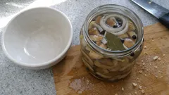 Marynowana wodnicha późna w occie – jędrne grzybki do słoika krok po kroku