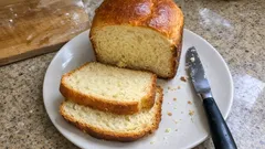 Puszysta brioche z automatu do chleba – maślany bochenek, który zawsze wychodzi