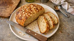 Chrupiący chleb bez wyrabiania do keksówki – mieszasz łyżką i zawsze wychodzi