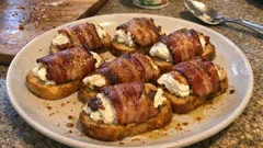 Mini tosty z kozim serem i chrupiącym boczkiem – prosta przystawka z piekarnika