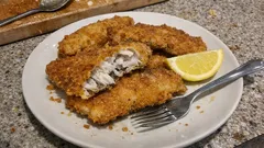 Karp w chrupiącej panierce z płatów – szybki sposób na wigilijną klasykę