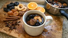 Wigilijny kompot z suszu z sokiem pomarańczowym – korzenny, ale lekki