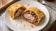 Polędwiczka wieprzowa w cieście francuskim – chrupiąca na wierzchu, soczysta w środku