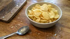 Chipsy salt & vinegar podane jak z baru – prosty sposób, by dłużej były chrupiące