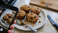 Muffinki miodowo-owsiane z rodzynkami – wilgotne, bez miksera, w 20 minut