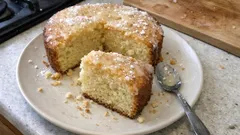 Puszyste ciasto z mlekiem skondensowanym – proste, wilgotne i zawsze się udaje